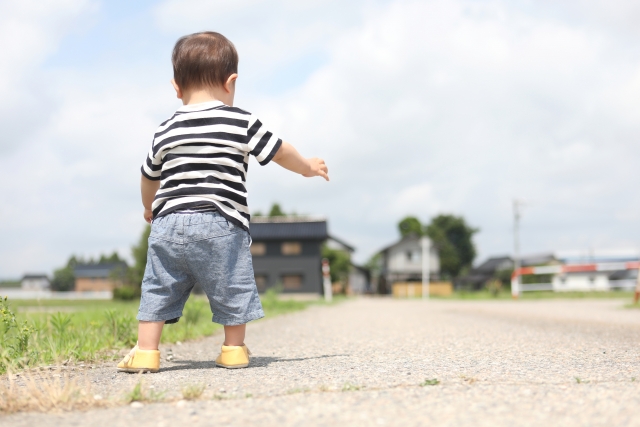 赤ちゃんとの外出はいつからOK？外出の期間から洋服選びまで疑問に答えます！